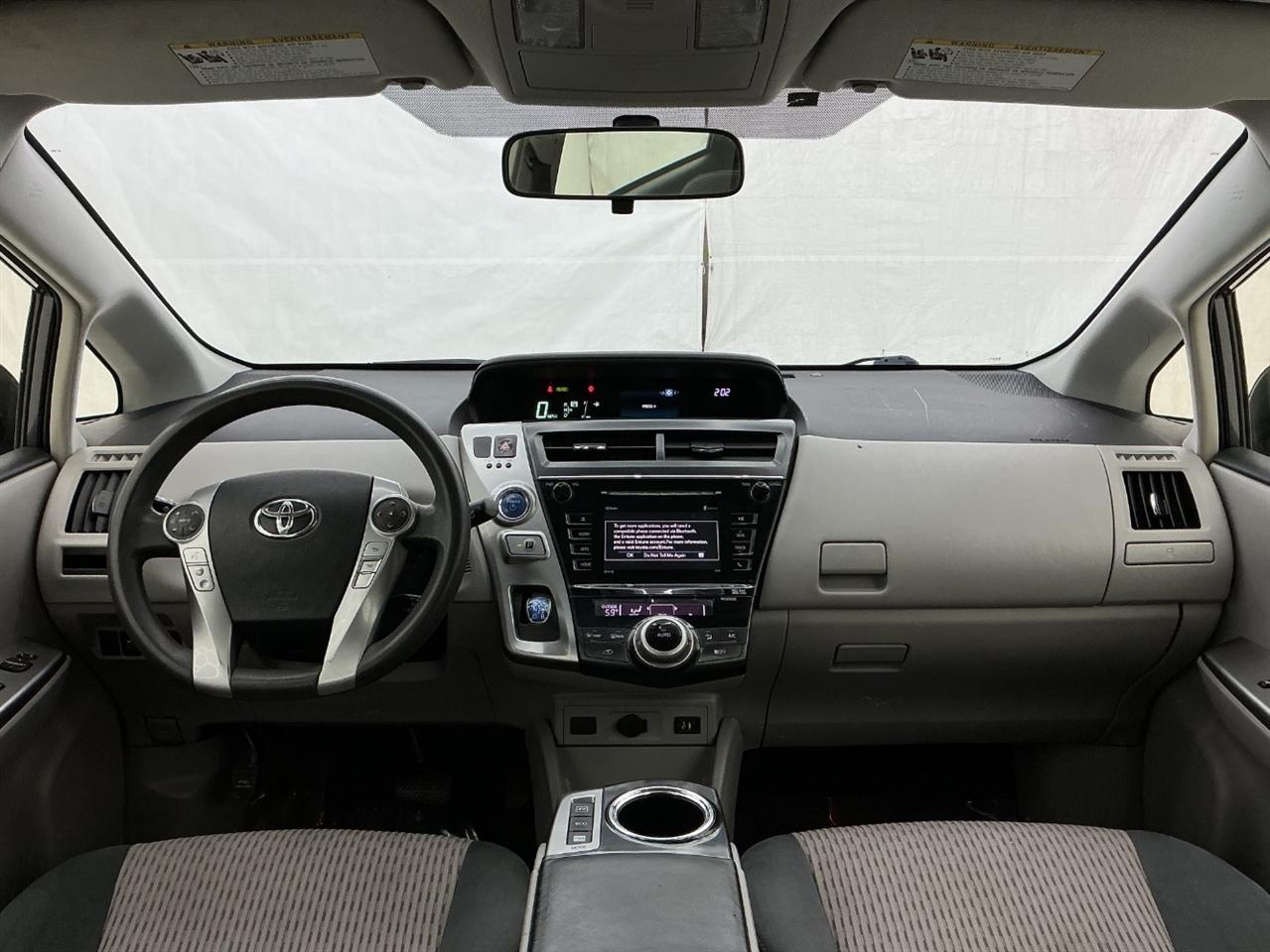 Toyota Prius V Three (Natl) 2017