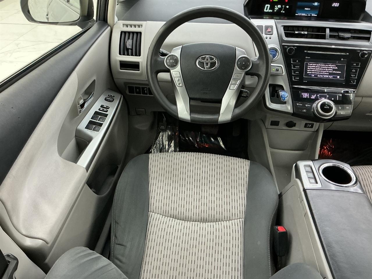 Toyota Prius V Three (Natl) 2017