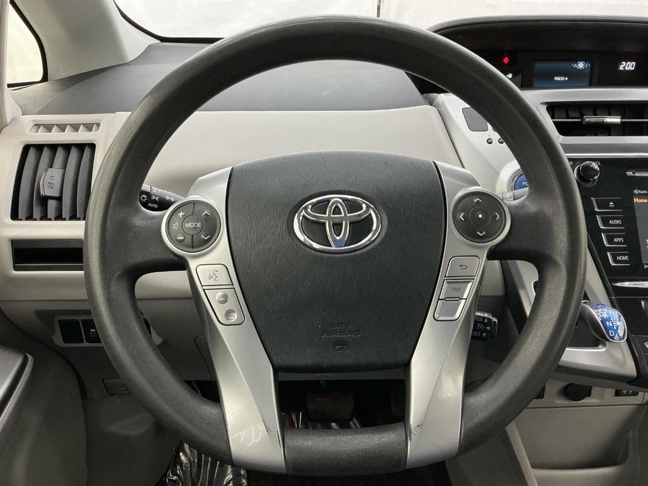 Toyota Prius V Three (Natl) 2017