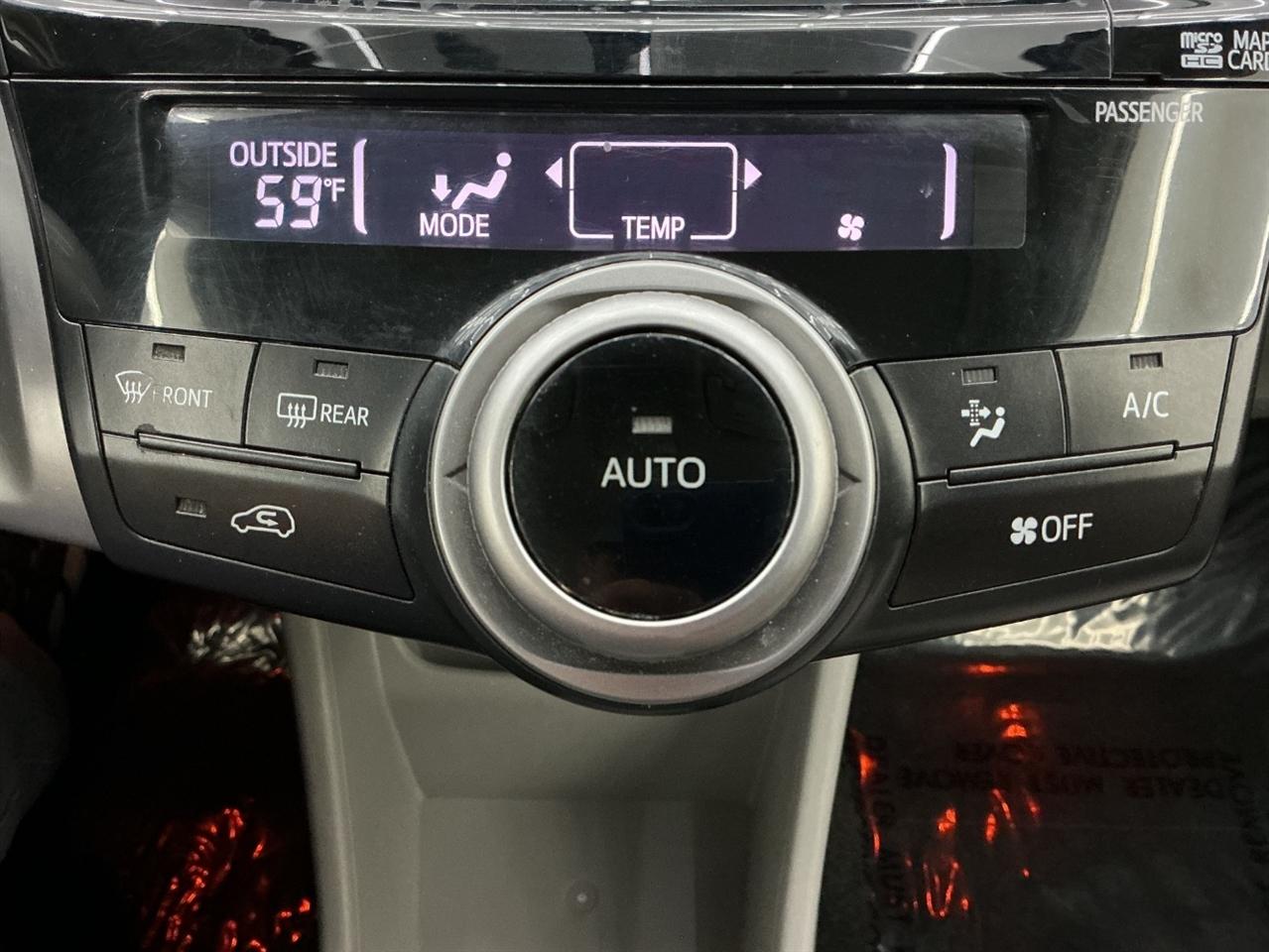 Toyota Prius V Three (Natl) 2017
