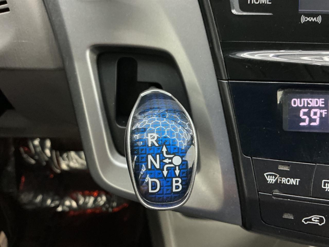 Toyota Prius V Three (Natl) 2017