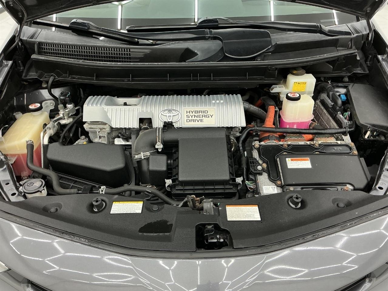 Toyota Prius V Three (Natl) 2017