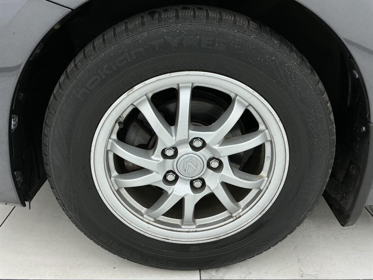 Toyota Prius V Three (Natl) 2017