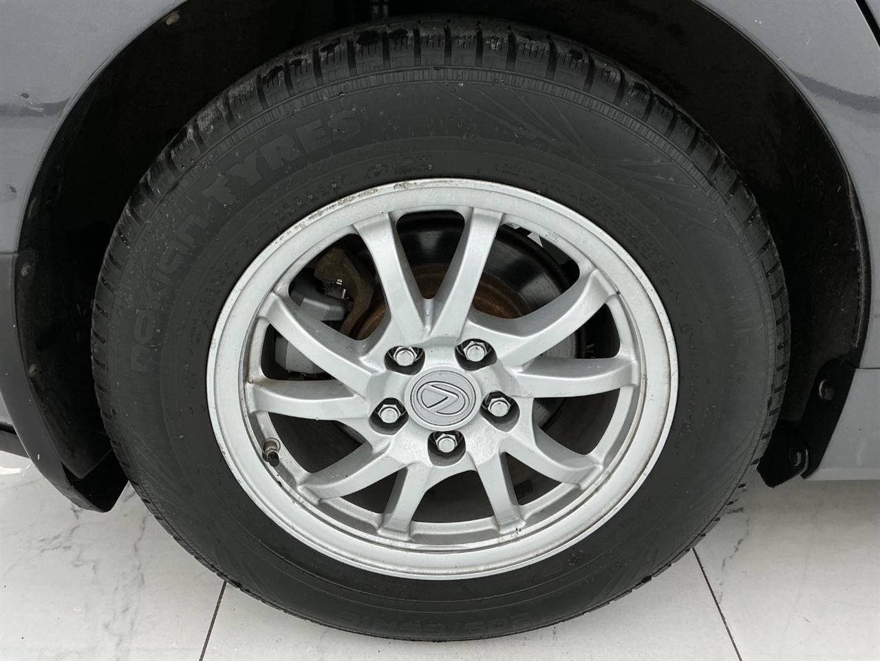 Toyota Prius V Three (Natl) 2017