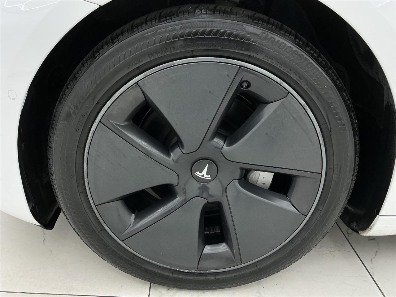 Tesla Model 3 Standard Range Plus RWD 2021