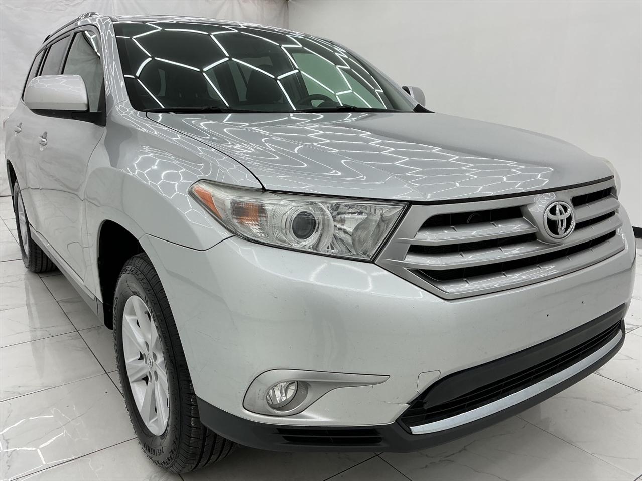 Toyota Highlander 4WD 4dr V6 (Natl) 2012