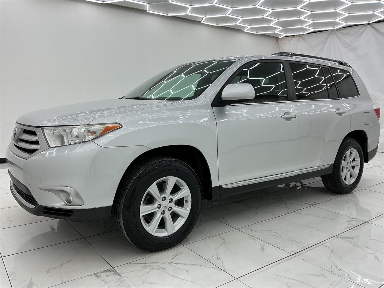 Toyota Highlander 4WD 4dr V6 (Natl) 2012