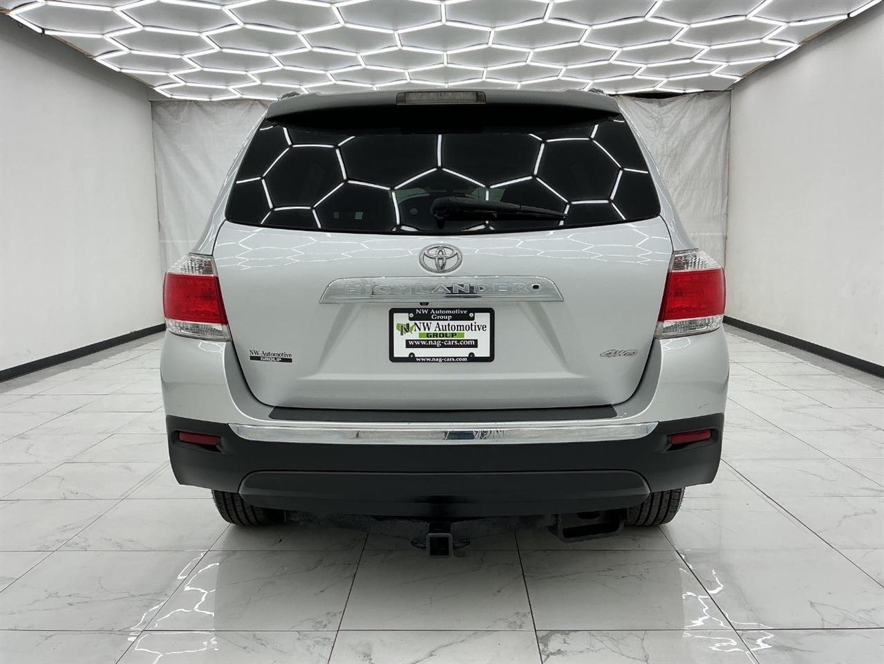 Toyota Highlander 4WD 4dr V6 (Natl) 2012