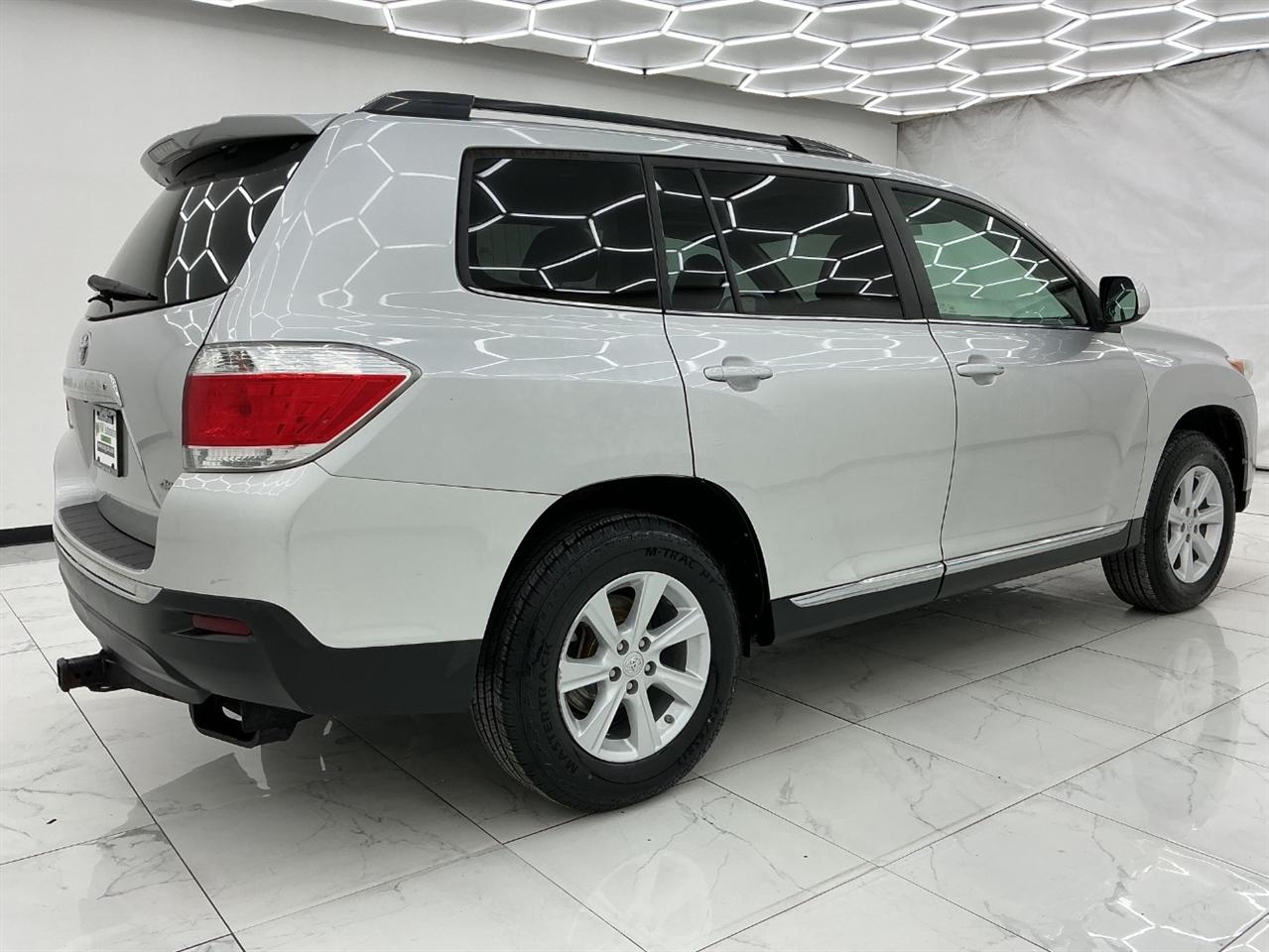 Toyota Highlander 4WD 4dr V6 (Natl) 2012