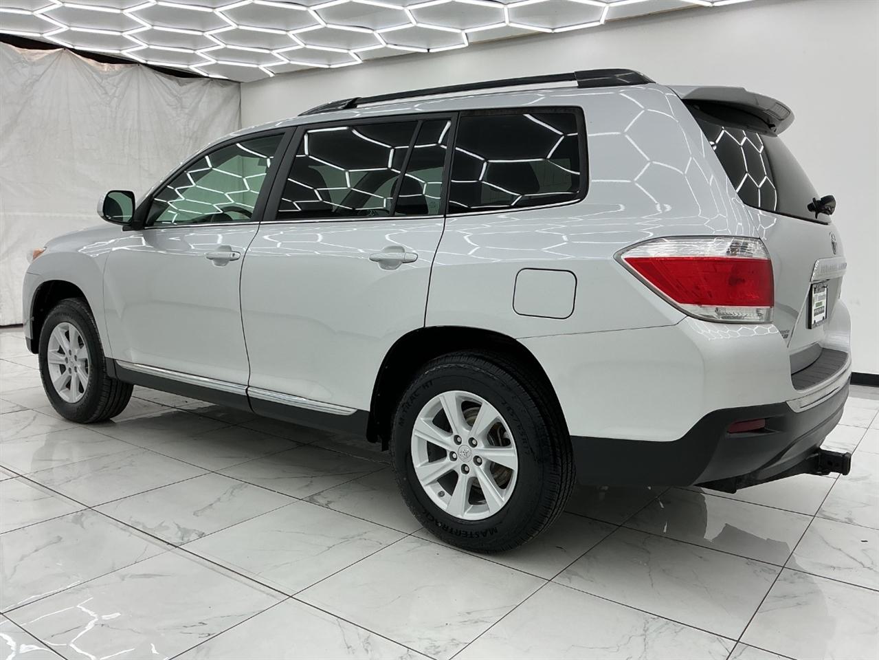 Toyota Highlander 4WD 4dr V6 (Natl) 2012