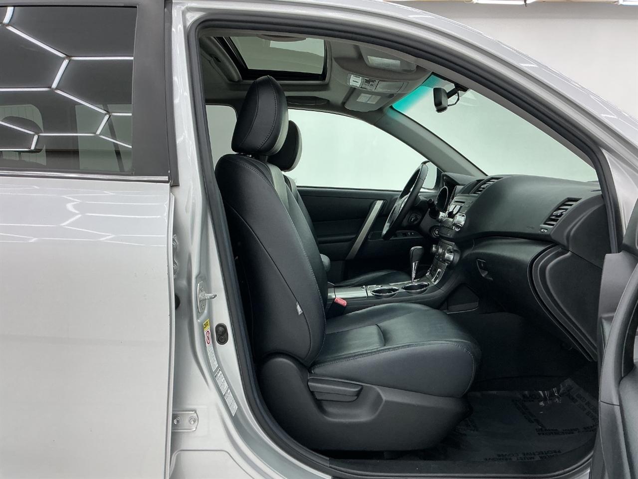 Toyota Highlander 4WD 4dr V6 (Natl) 2012