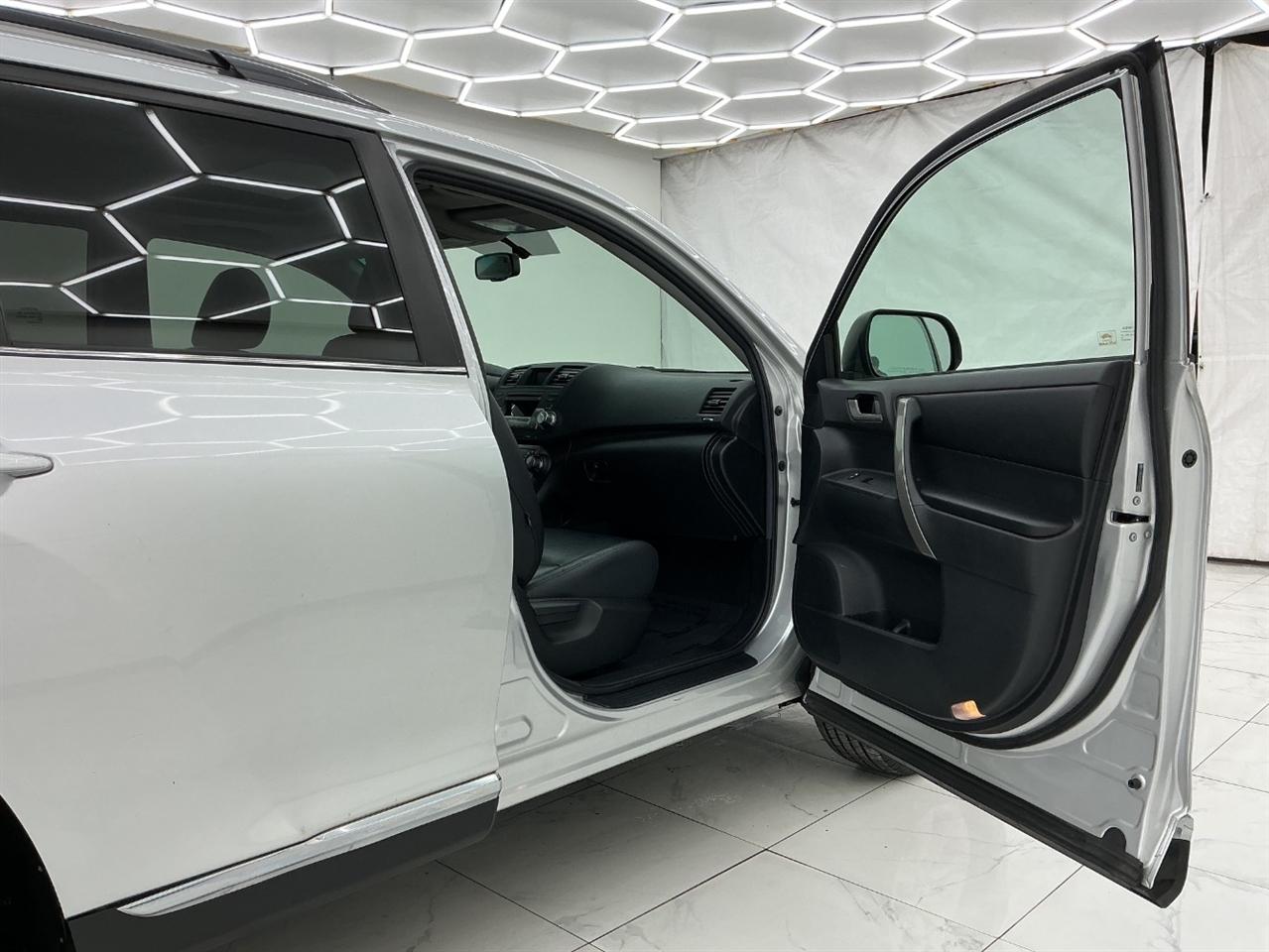 Toyota Highlander 4WD 4dr V6 (Natl) 2012