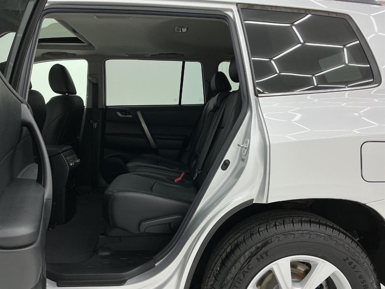 Toyota Highlander 4WD 4dr V6 (Natl) 2012