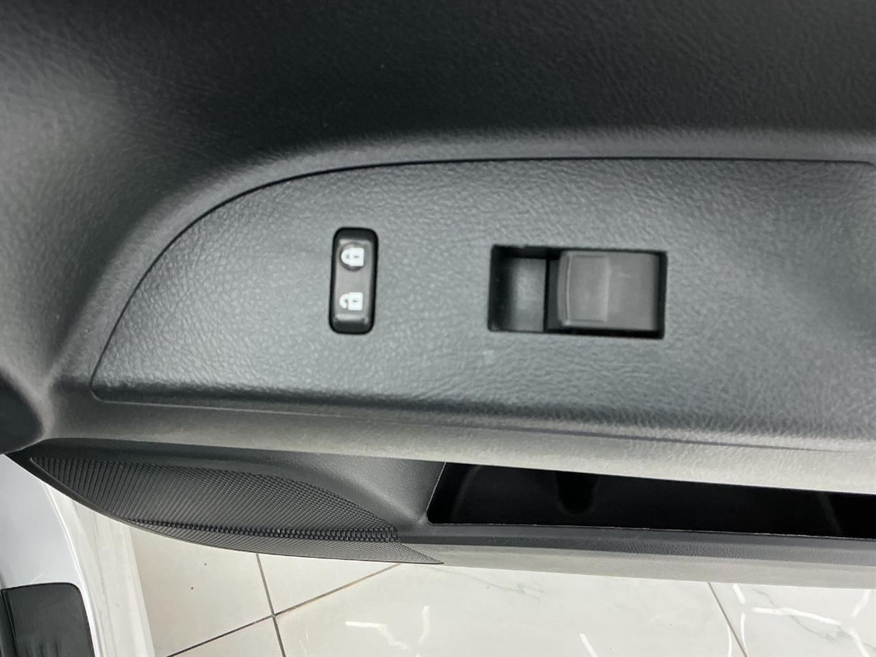 Toyota Highlander 4WD 4dr V6 (Natl) 2012