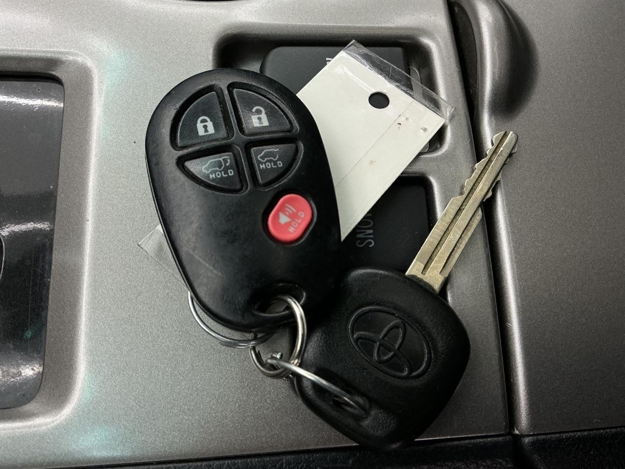 Toyota Highlander 4WD 4dr V6 (Natl) 2012