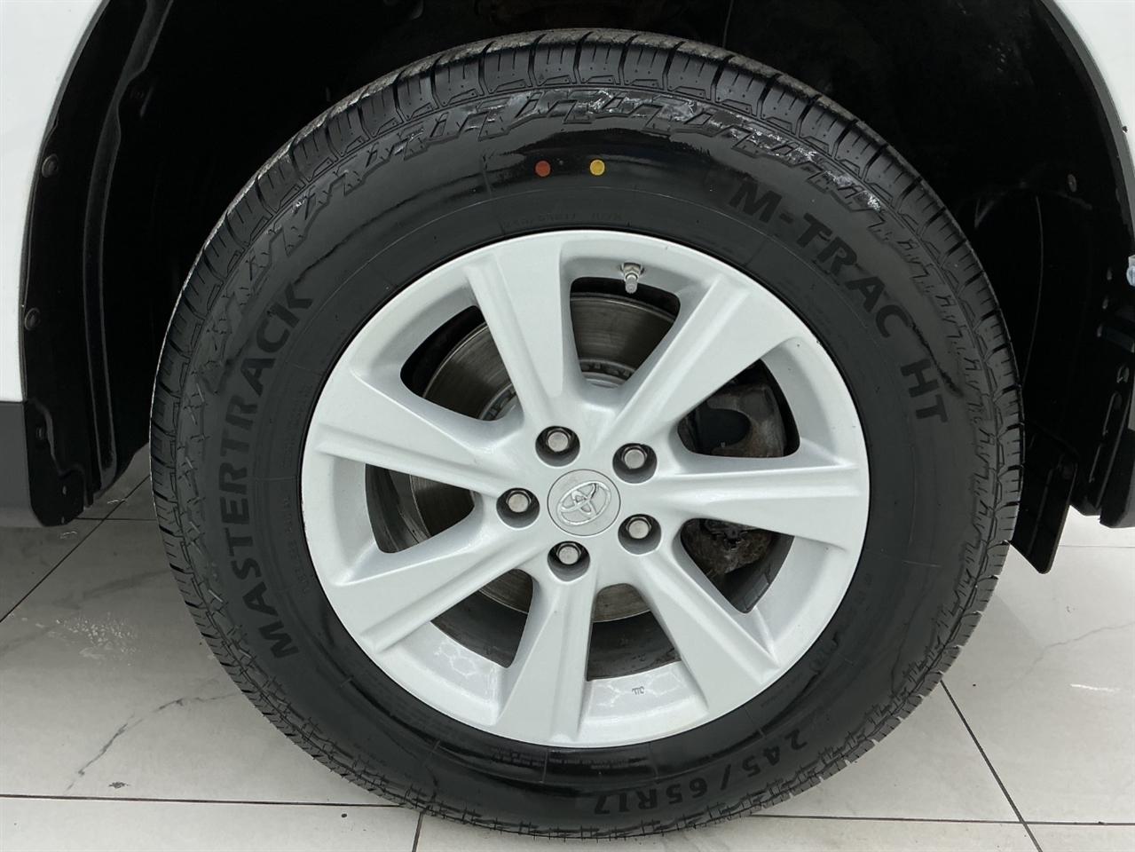 Toyota Highlander 4WD 4dr V6 (Natl) 2012