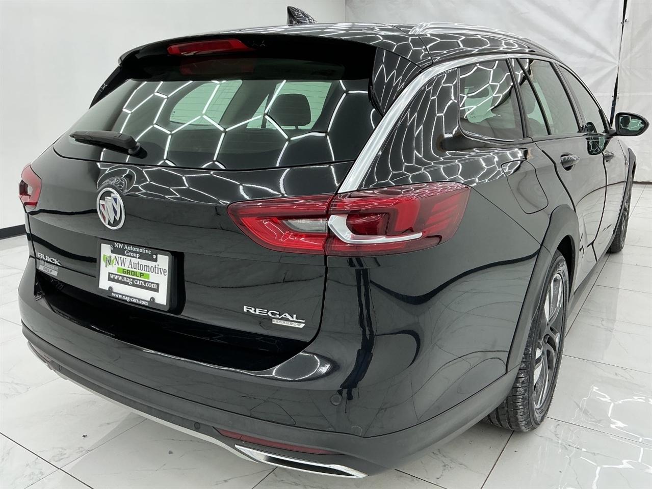 Buick Regal TourX 5dr Wgn Essence AWD 2018