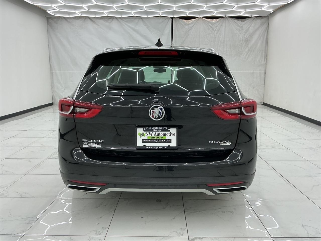 Buick Regal TourX 5dr Wgn Essence AWD 2018