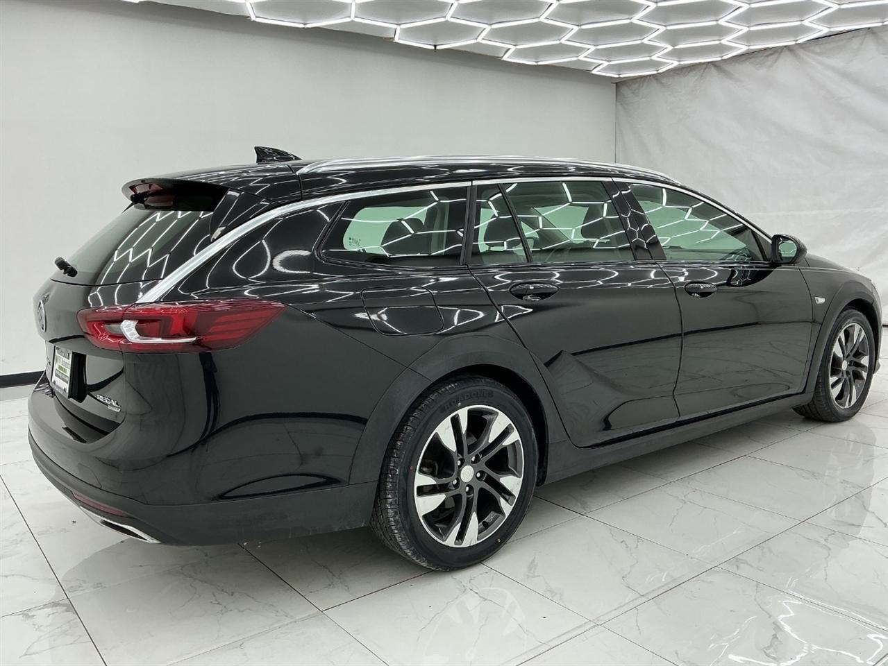Buick Regal TourX 5dr Wgn Essence AWD 2018
