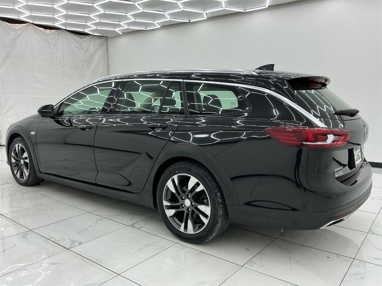 Buick Regal TourX 5dr Wgn Essence AWD 2018