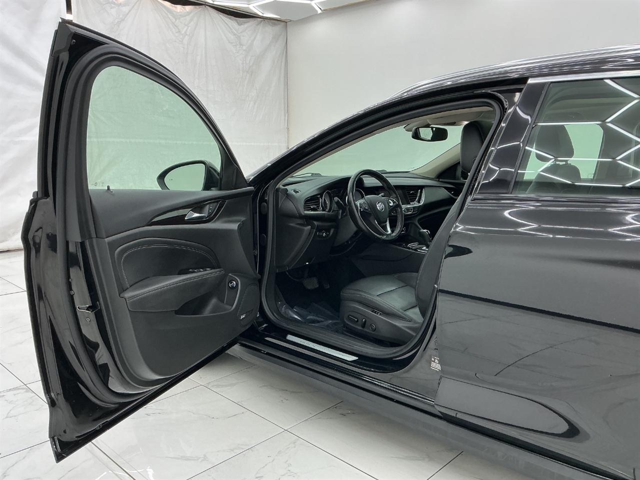 Buick Regal TourX 5dr Wgn Essence AWD 2018