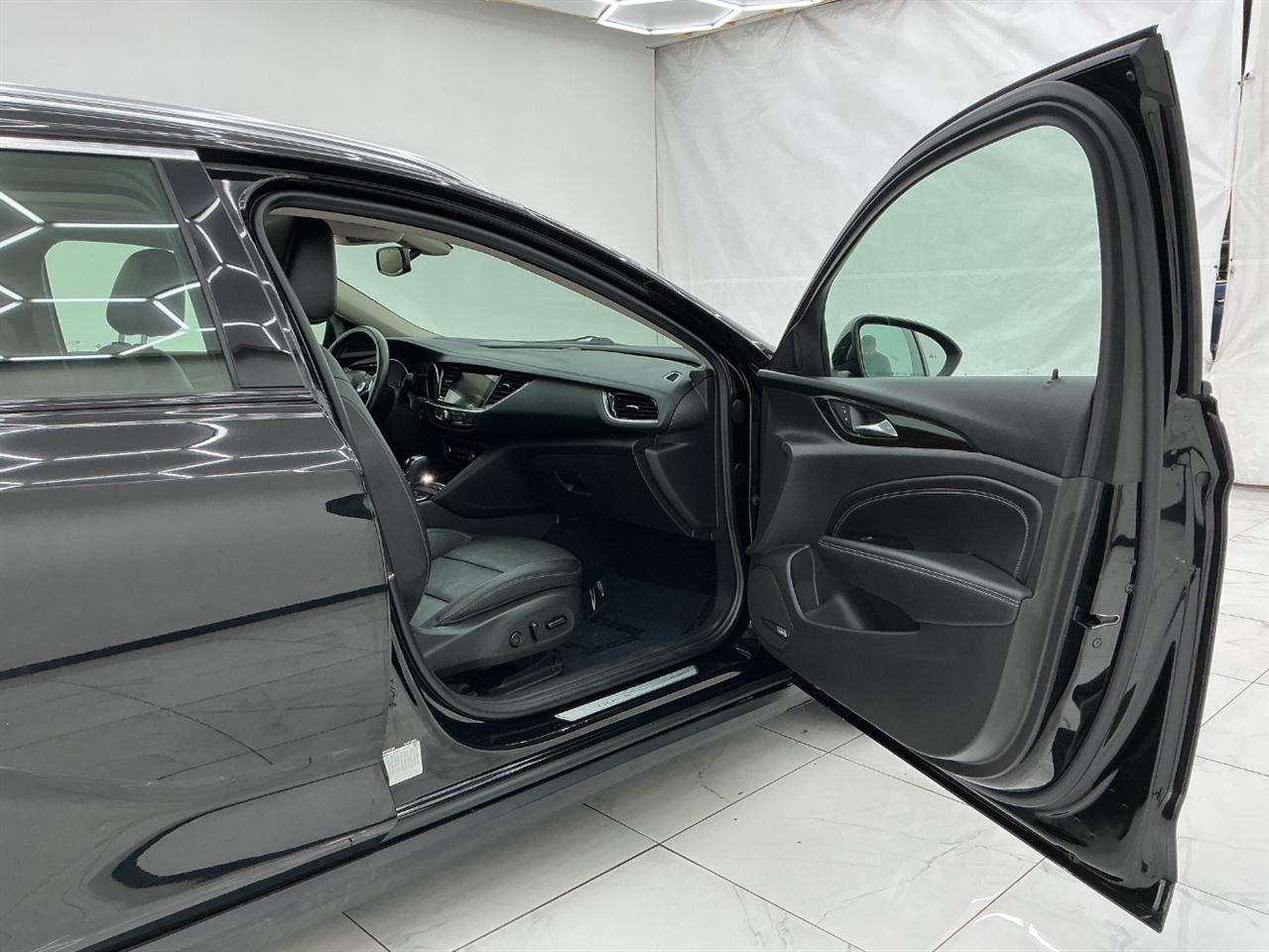 Buick Regal TourX 5dr Wgn Essence AWD 2018