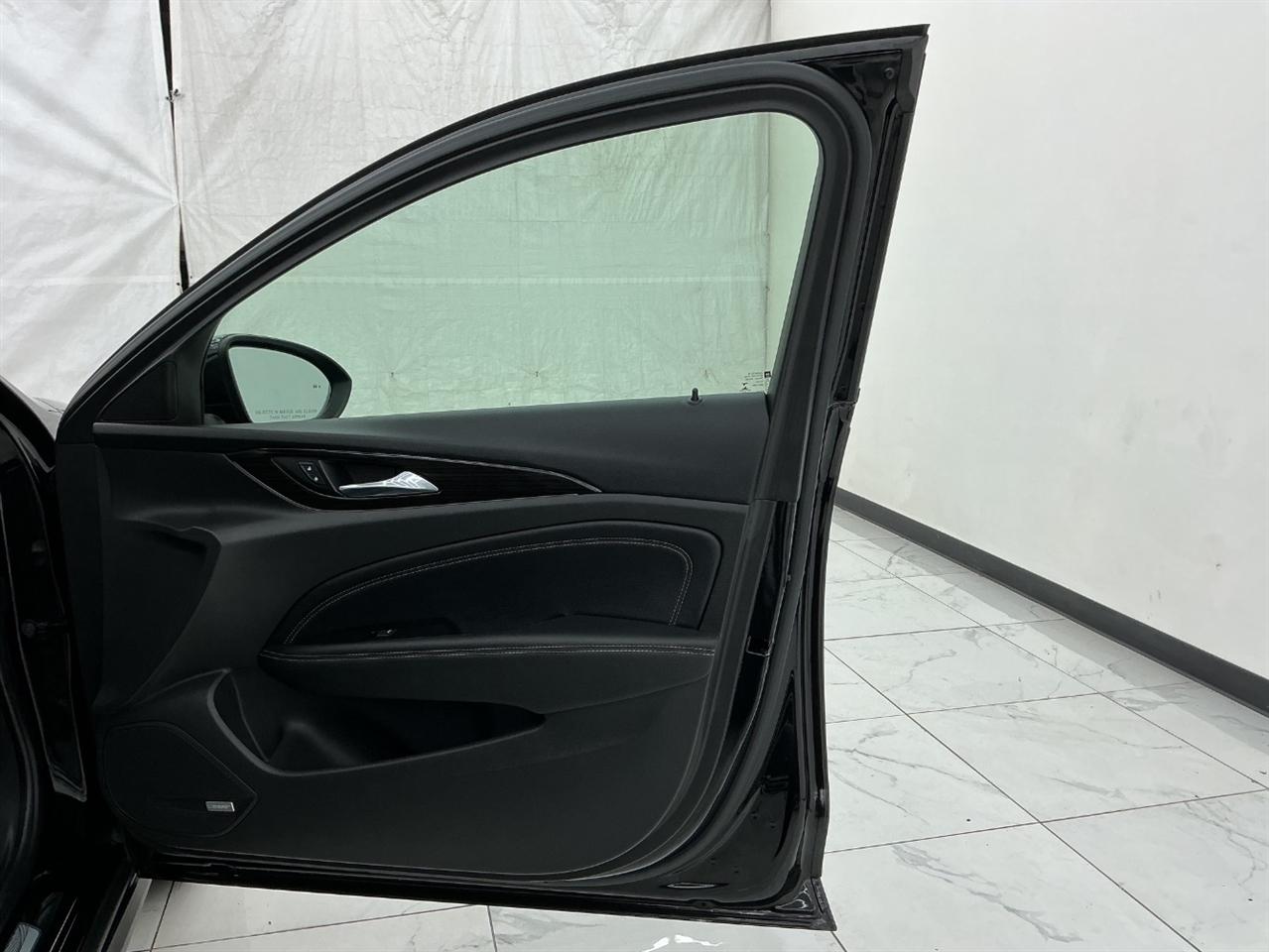 Buick Regal TourX 5dr Wgn Essence AWD 2018