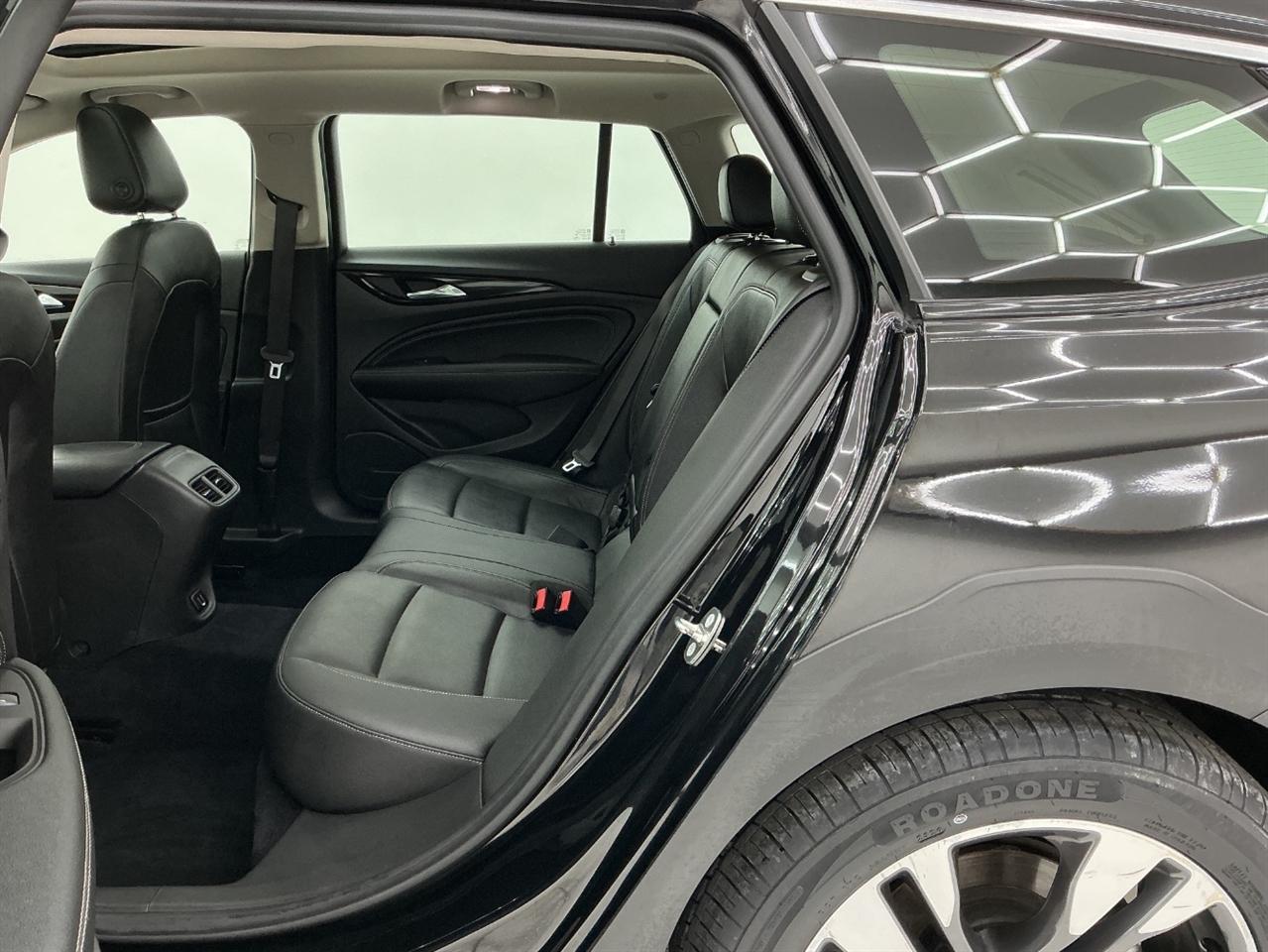 Buick Regal TourX 5dr Wgn Essence AWD 2018