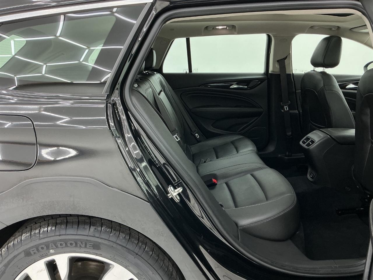 Buick Regal TourX 5dr Wgn Essence AWD 2018