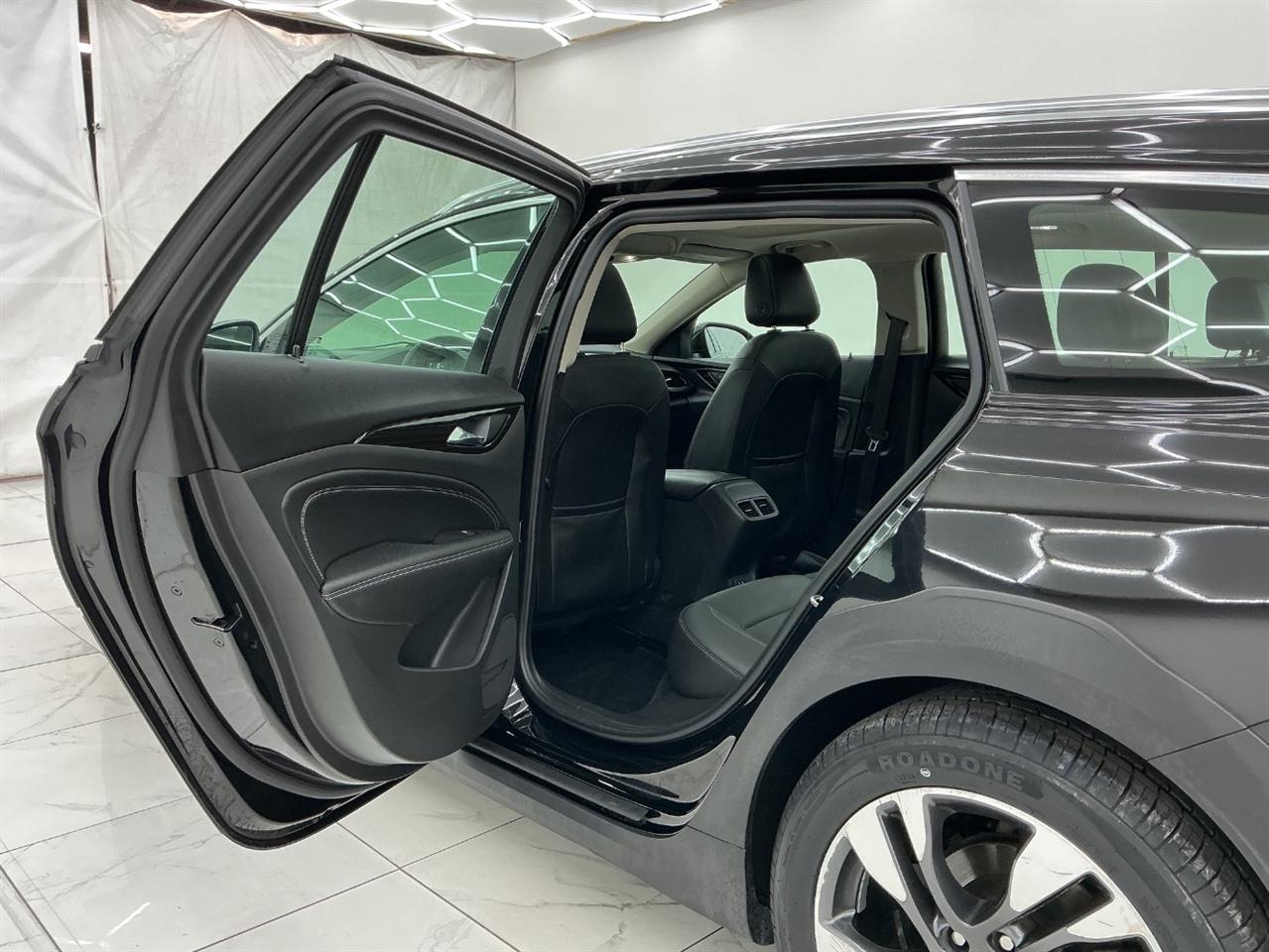 Buick Regal TourX 5dr Wgn Essence AWD 2018