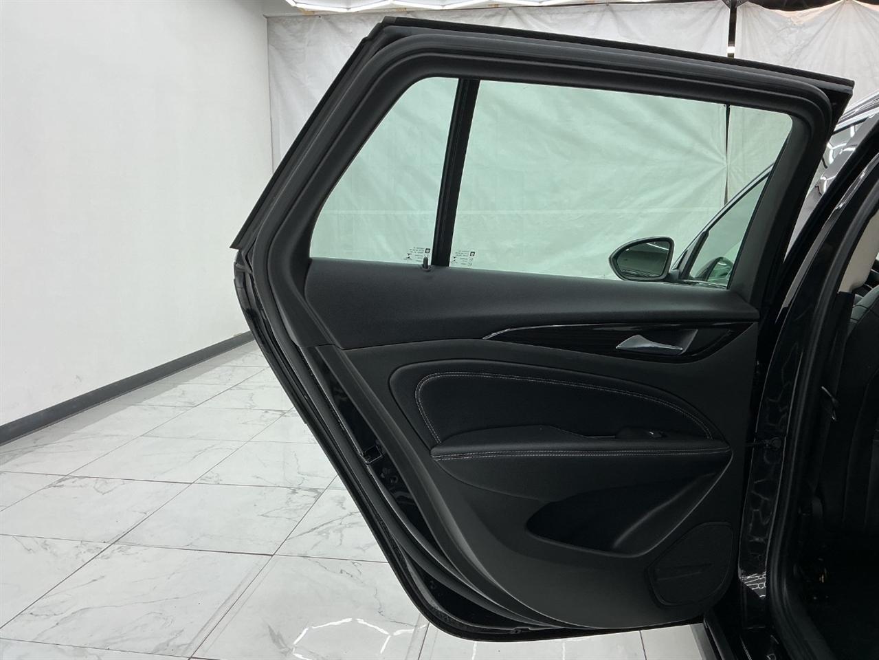 Buick Regal TourX 5dr Wgn Essence AWD 2018