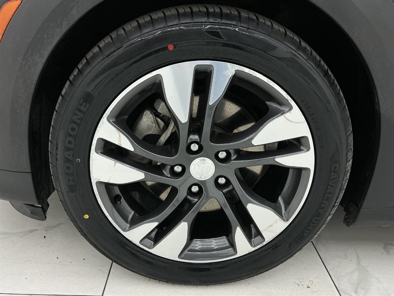 Buick Regal TourX 5dr Wgn Essence AWD 2018