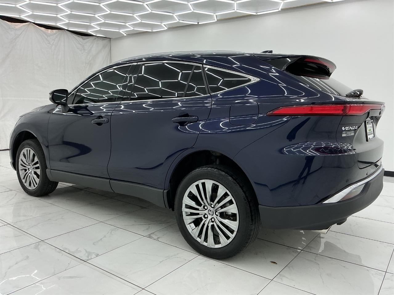 Toyota Venza Limited AWD (Natl) 2022