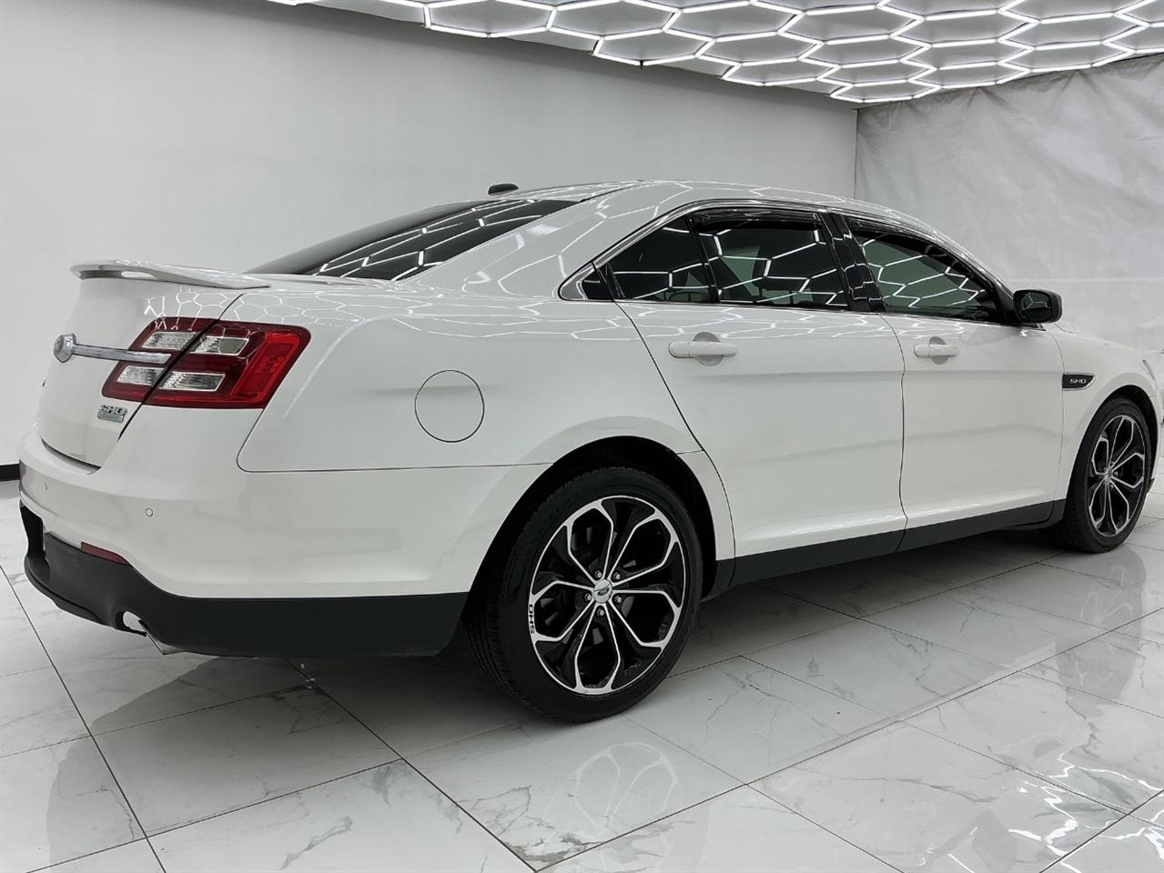 Ford Taurus 4dr Sdn SHO AWD 2014