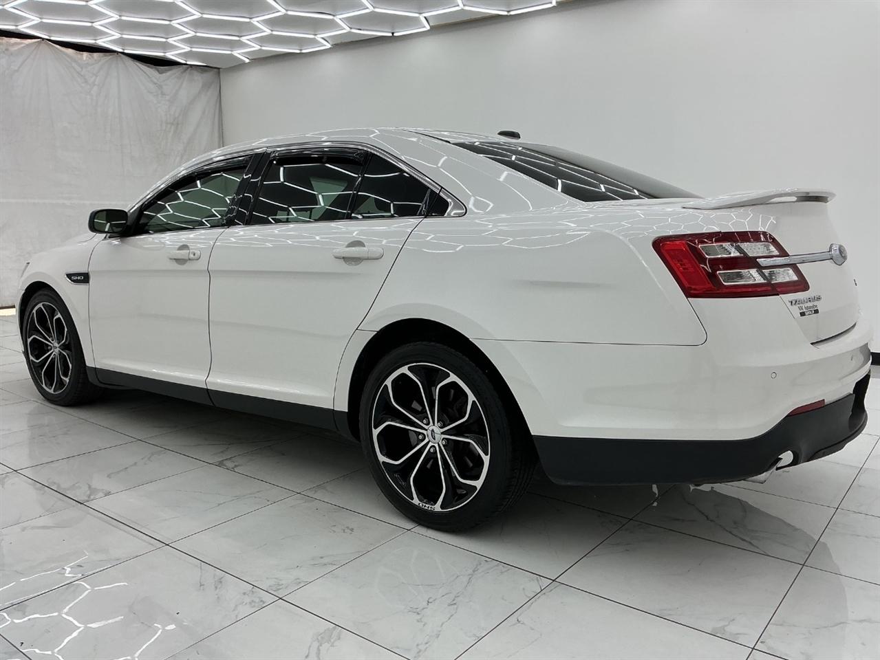 Ford Taurus 4dr Sdn SHO AWD 2014