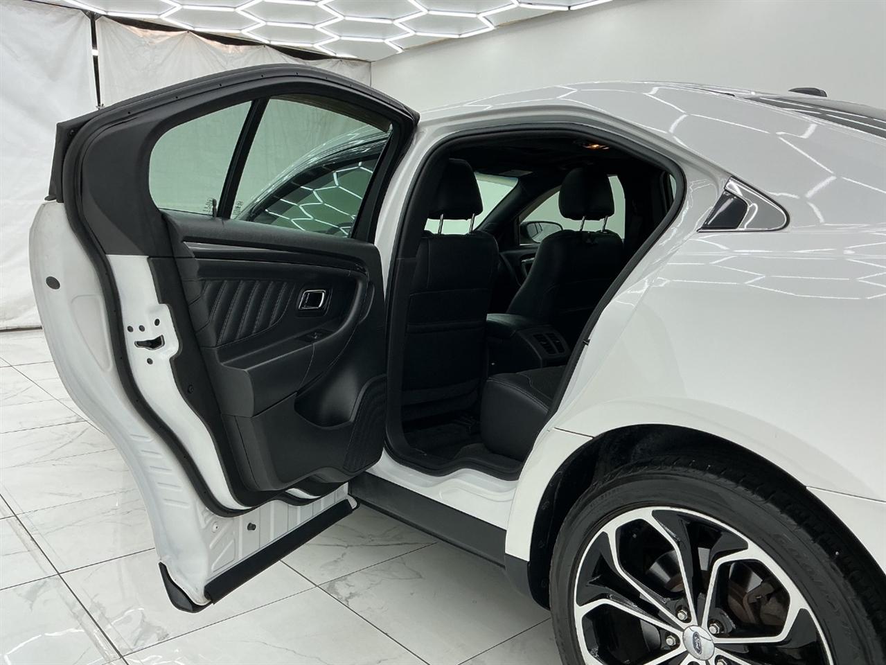 Ford Taurus 4dr Sdn SHO AWD 2014