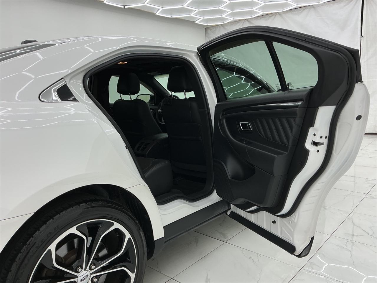 Ford Taurus 4dr Sdn SHO AWD 2014