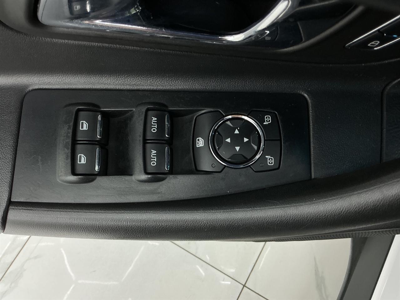 Ford Taurus 4dr Sdn SHO AWD 2014