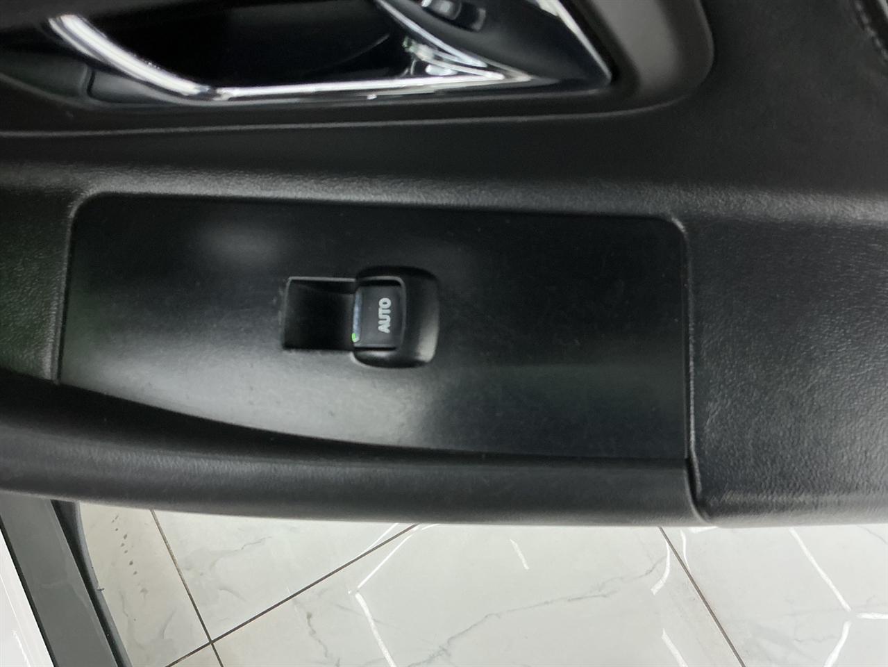 Ford Taurus 4dr Sdn SHO AWD 2014