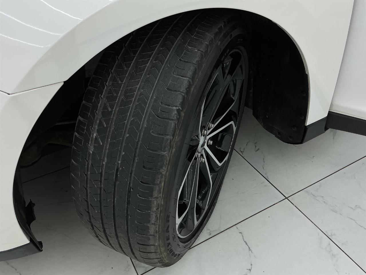 Ford Taurus 4dr Sdn SHO AWD 2014