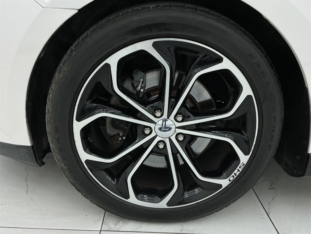 Ford Taurus 4dr Sdn SHO AWD 2014