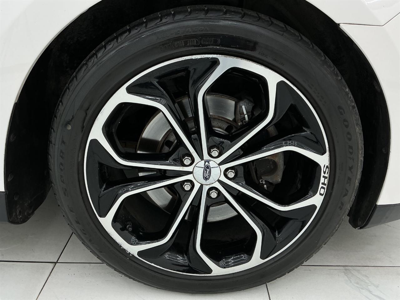 Ford Taurus 4dr Sdn SHO AWD 2014
