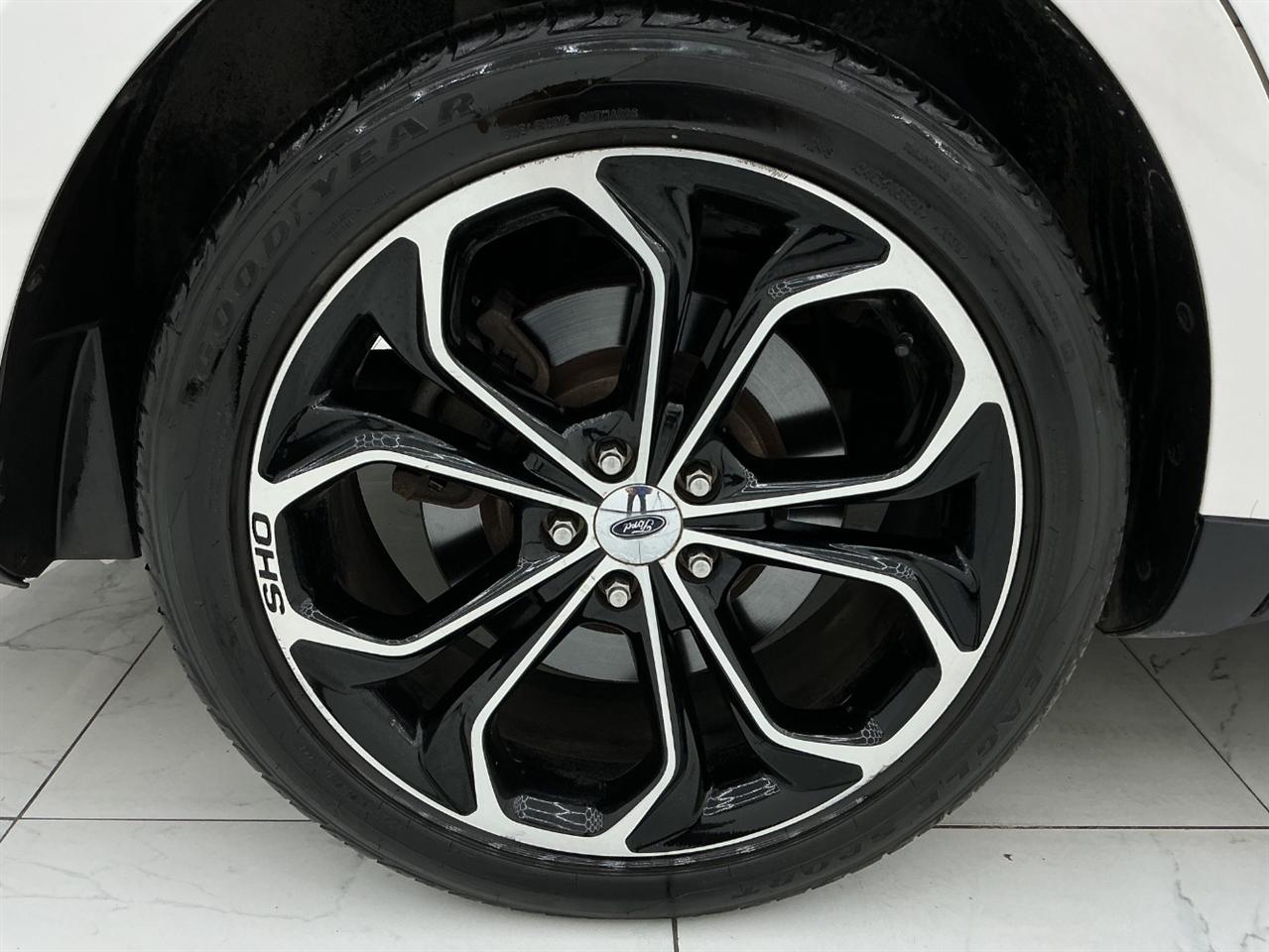 Ford Taurus 4dr Sdn SHO AWD 2014
