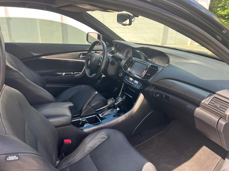 Honda Accord EX-L w/Navigation and Honda Sensing CVT 2017