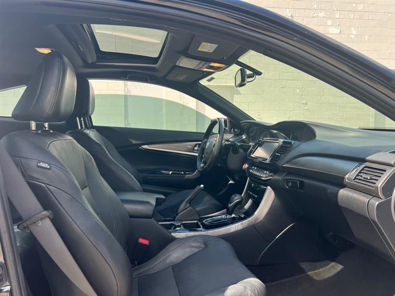 Honda Accord EX-L w/Navigation and Honda Sensing CVT 2017