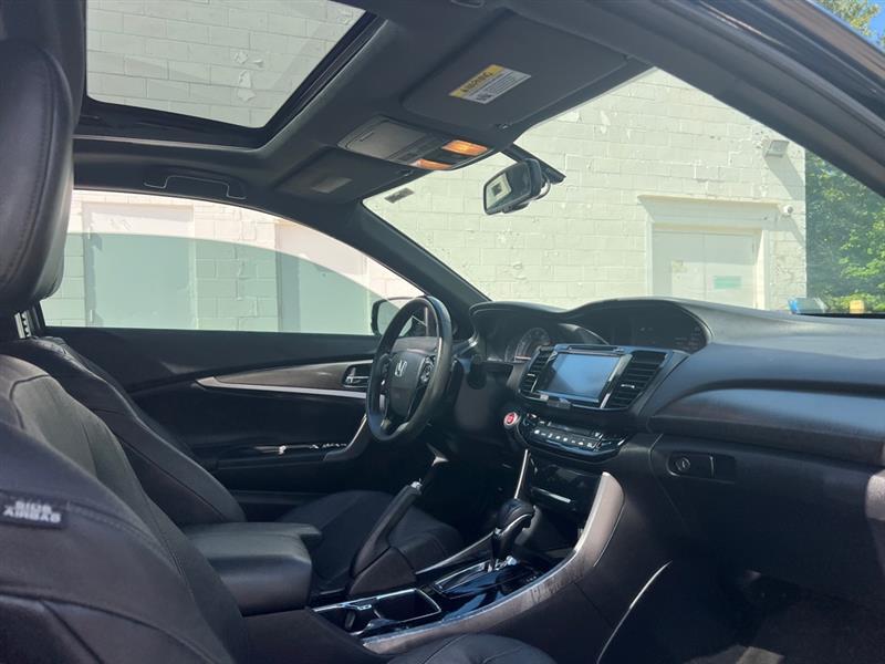 Honda Accord EX-L w/Navigation and Honda Sensing CVT 2017