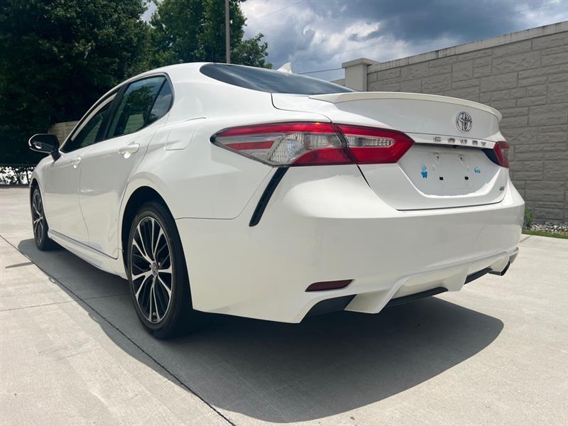 Toyota Camry SE 2019