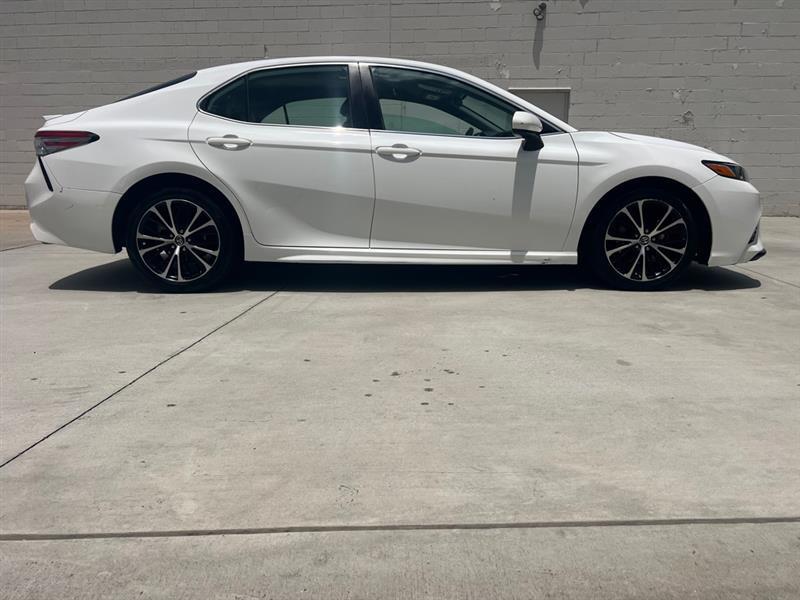 Toyota Camry SE 2019