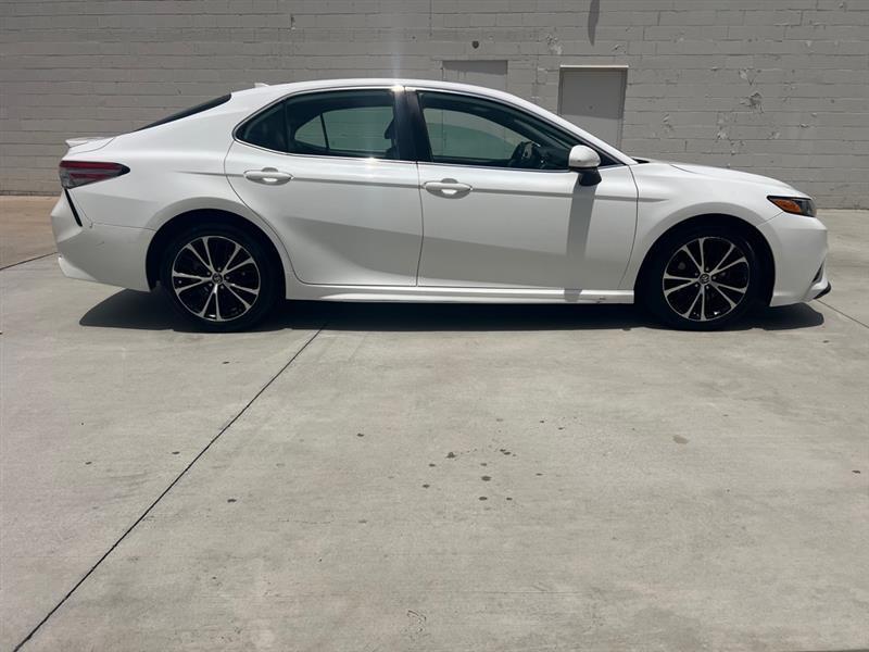 Toyota Camry SE 2019