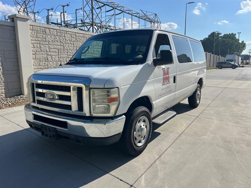 Ford Econoline E-350 XL Super Duty 2010